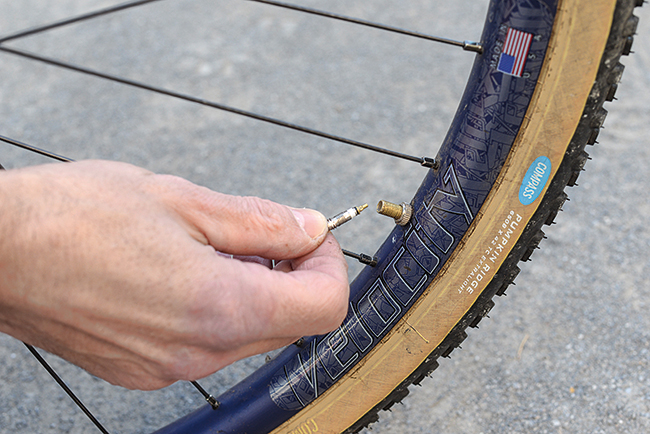 inflate tubeless bike tire